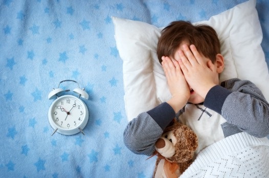 ¡lo que nos cuesta a los padres mandarles a la cama!